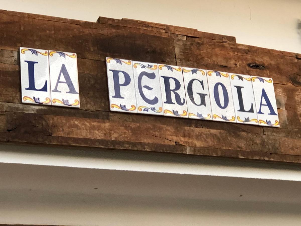 La Pergola Hostel Es Pujols Buitenkant foto